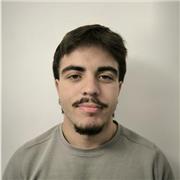 Profesor multifunción apto para niños de educación primaria.